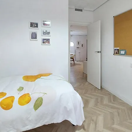 3 Bedroom Lovely In Apartament