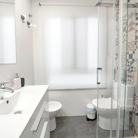 3 Bedroom Lovely In Apartament